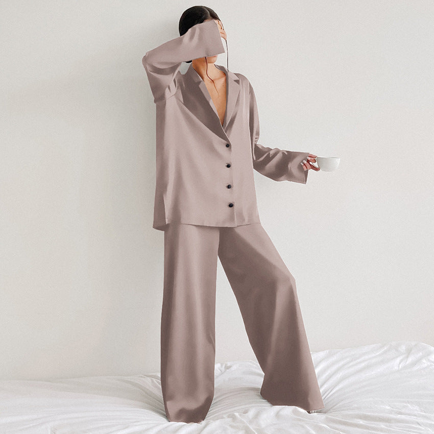 Dame Satin Pyjama-sæt med elegant V-udskæring og brede ben Stilla