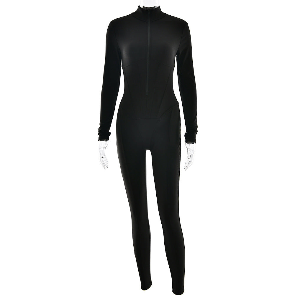 Dame figurtilpasset jumpsuit med høj krave og gennemgående lynlås Stilla
