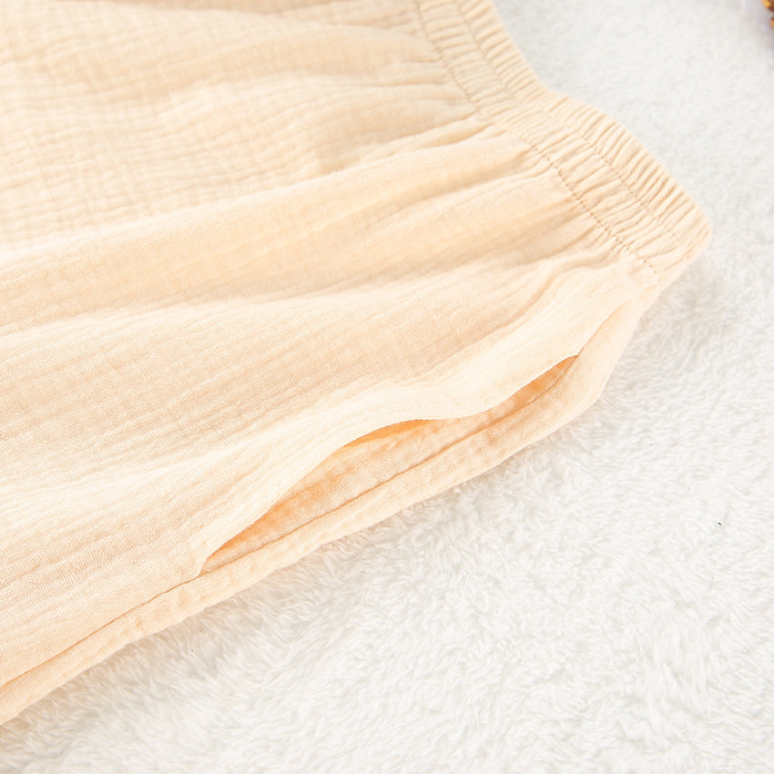 Dame afslappet fritids-sæt lavet af åndbart stof med knapdetaljer og korte bukser Stilla