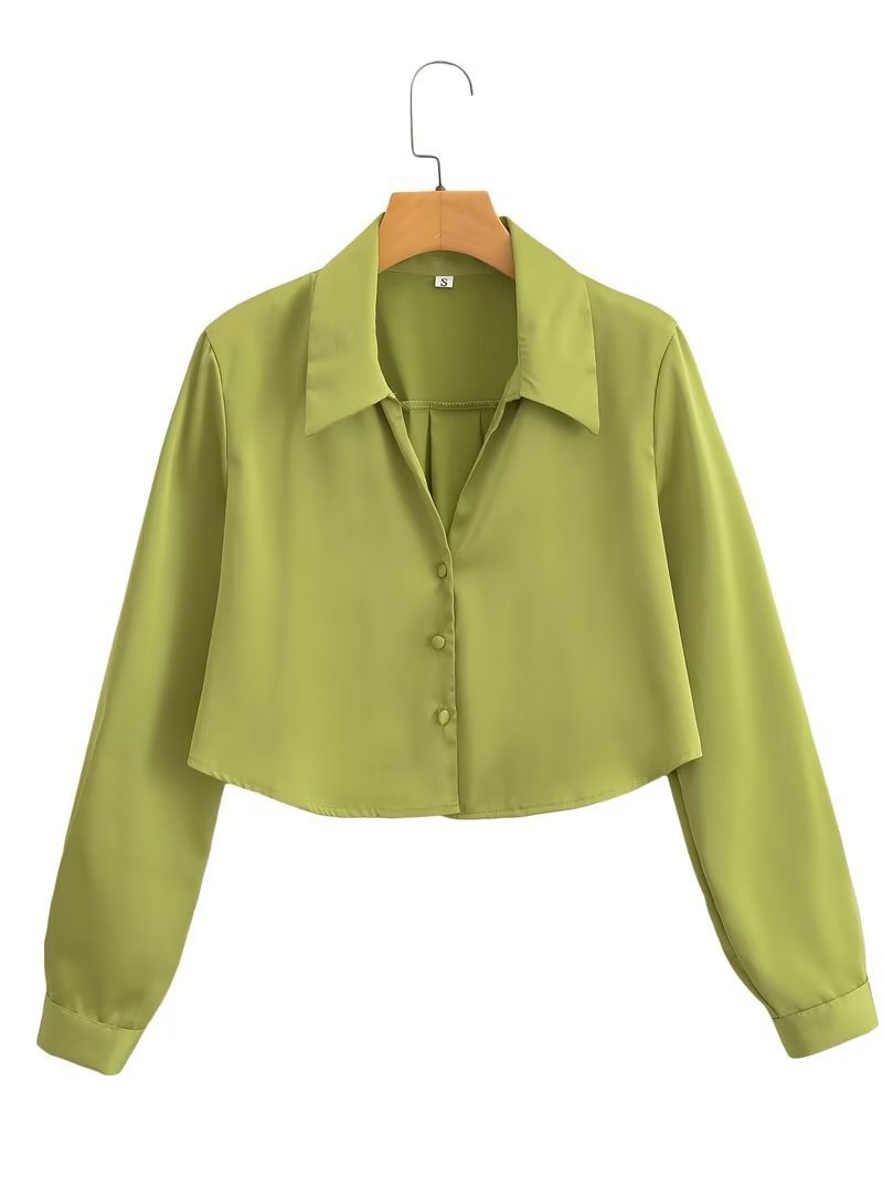 Dame cropped bluse med elegant krave og knapdetaljer Stilla