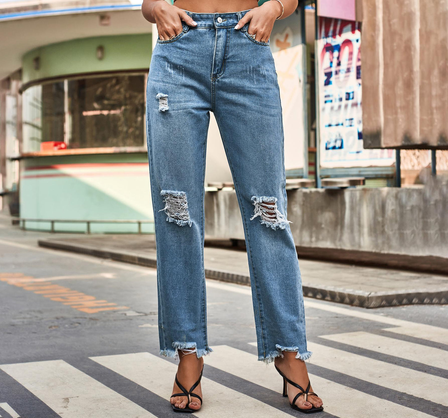 Dame Destroyed Jeans i moderne Boyfriend-snit med frynset detaljer Stilla