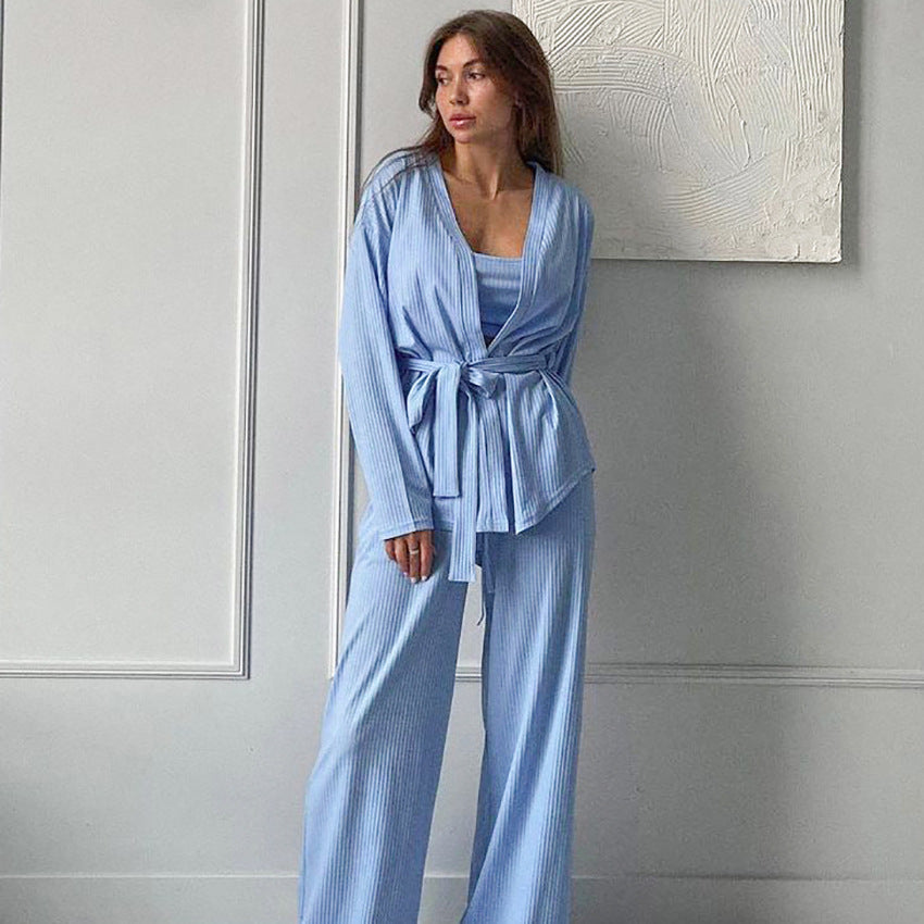 Dame satin loungewear sæt med elegant kimono overdel og bred ben Stilla