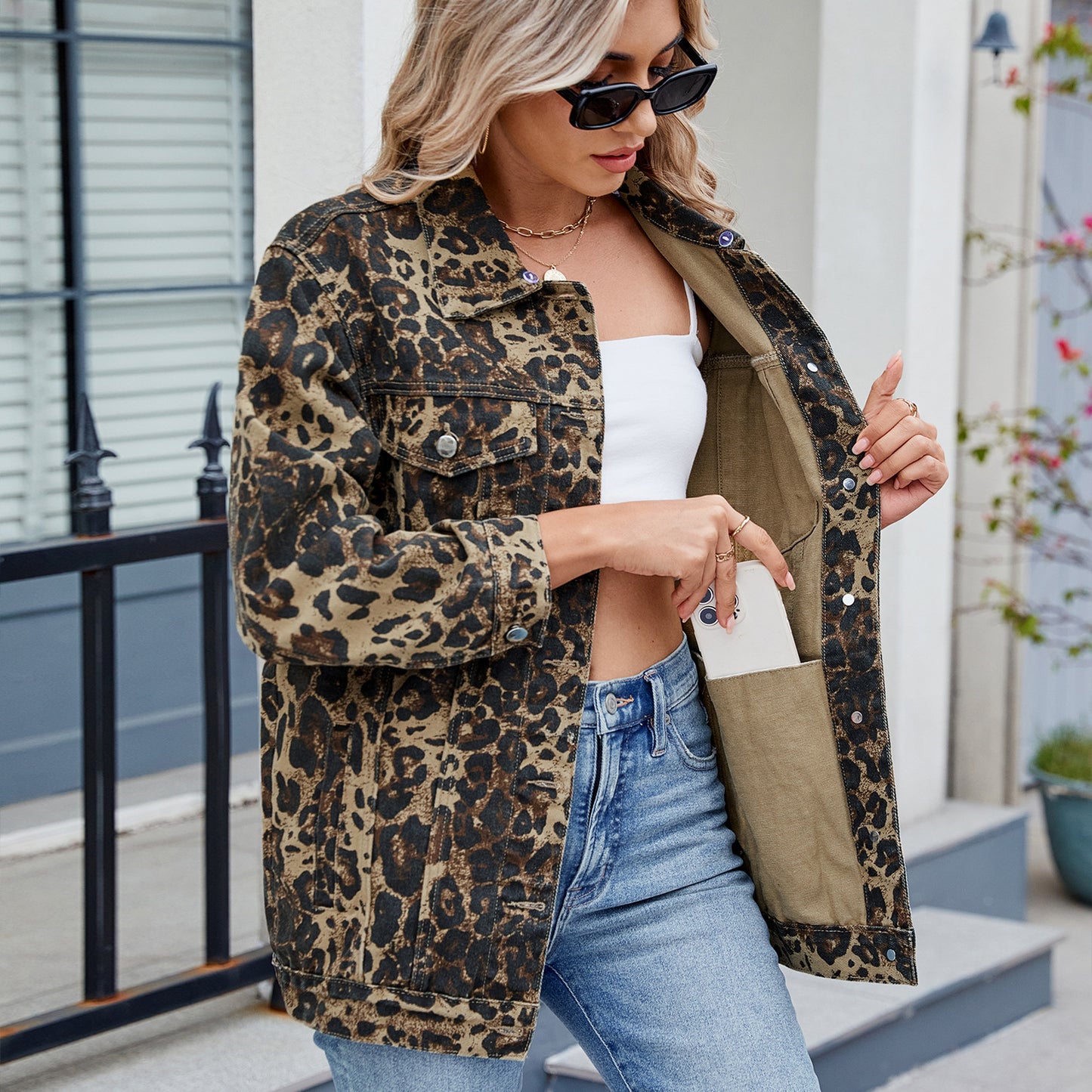 Dame Denim Skjortejakke i trendy Leo-design med afslappet snit Stilla