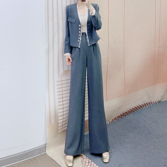 Dame elegant blazer-bukser-sæt med høj kvalitet tekstur og dekorative knapdetaljer Stilla