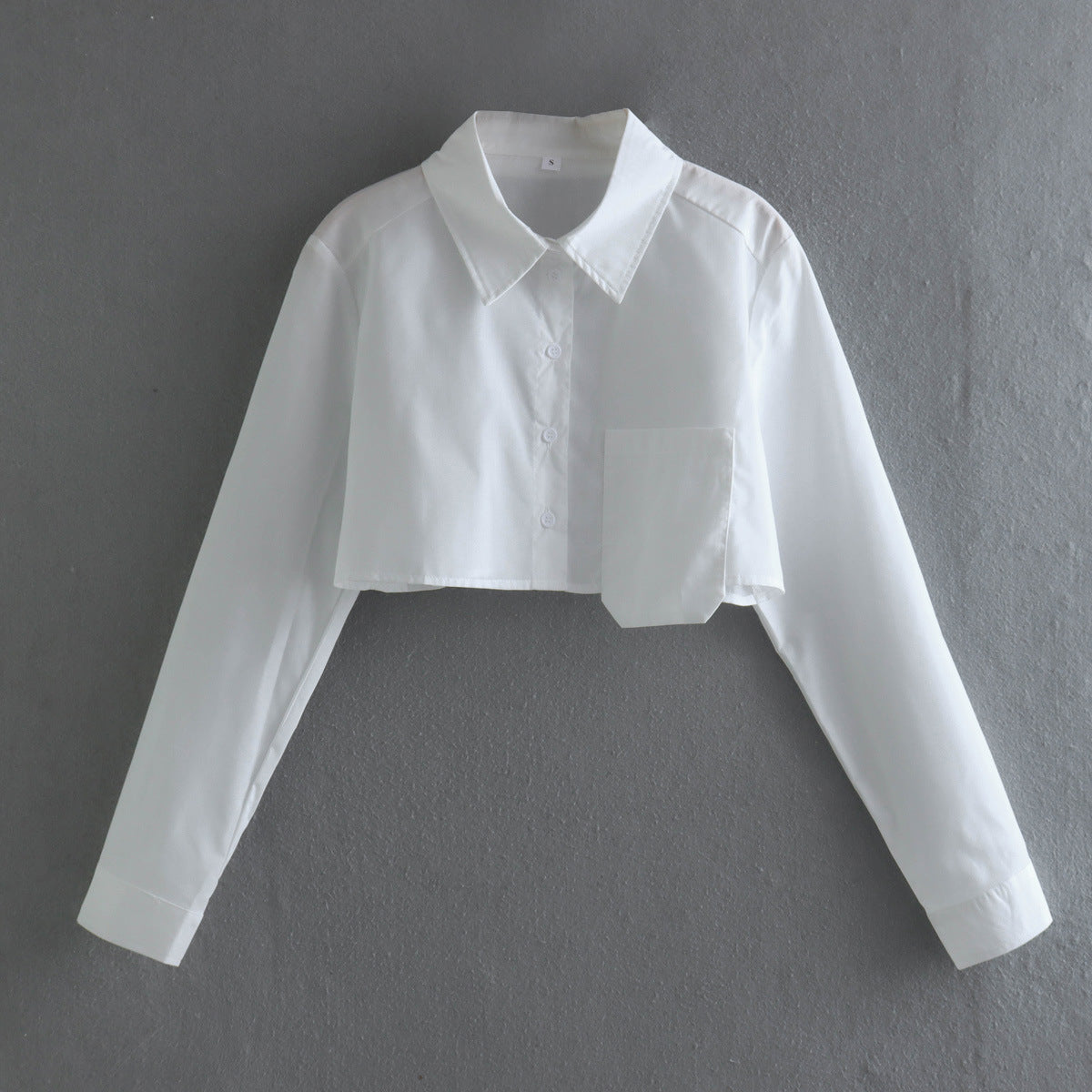 Dame Cropped Button-Up Skjorte med unikt Lomme-Detail Stilla
