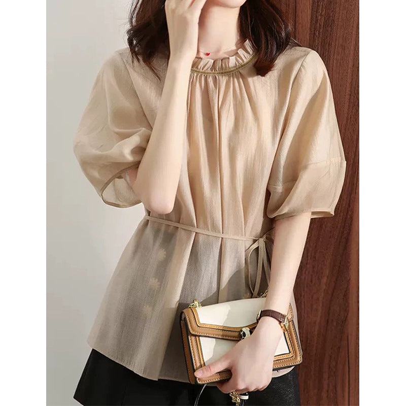 Dame elegant bluse med moderne flæsedetaljer og taljebælte Stilla