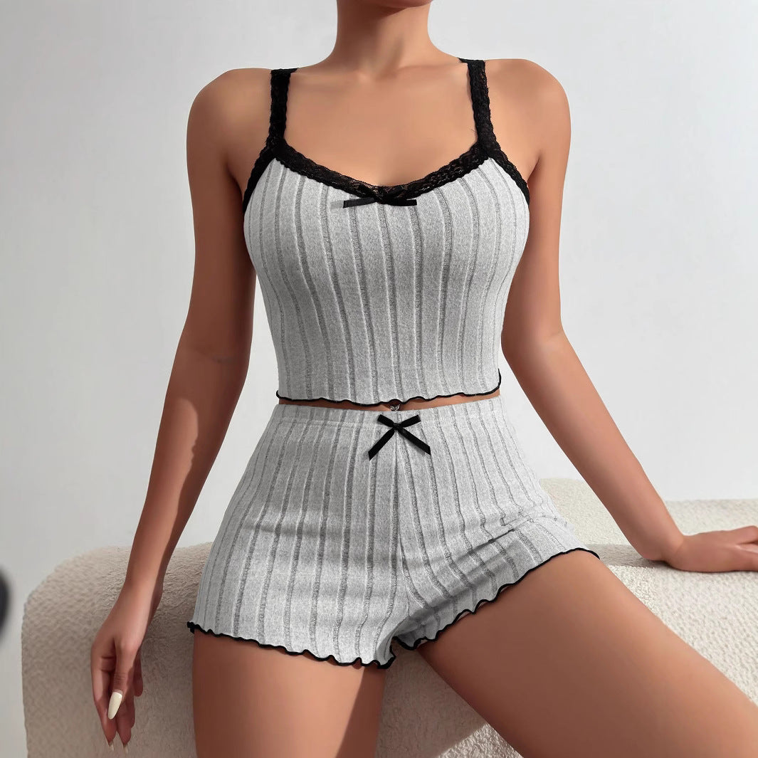 Dame eksklusivt pyjamasæt med forførende spidsdetaljer Stilla