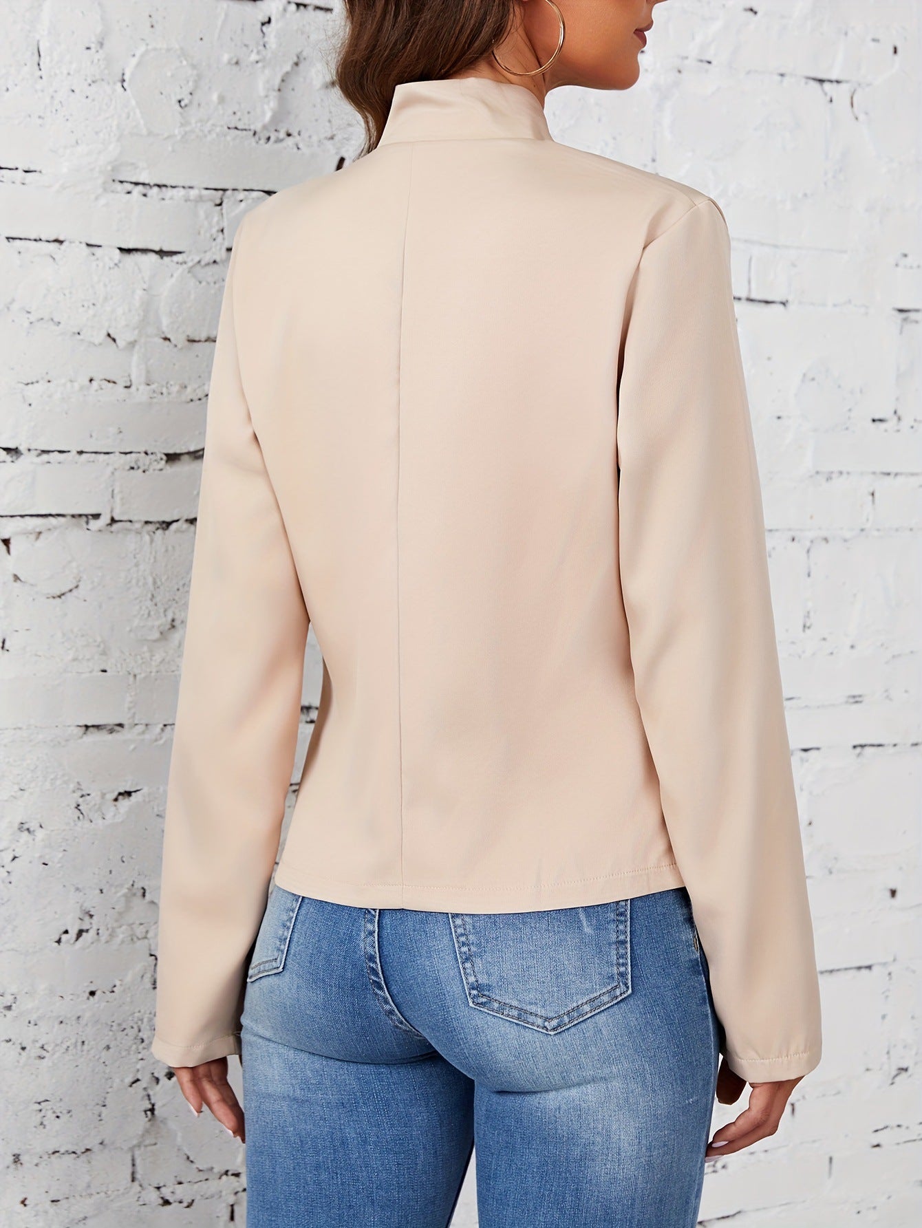 Dame elegant Blazerjakke med ståkrave og fine knapdetaljer Stilla
