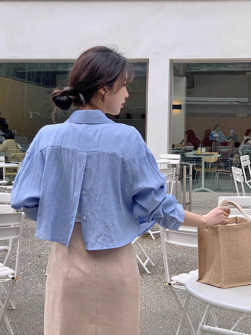 Dame cropped bluse med afslappet snit og slids bag Stilla