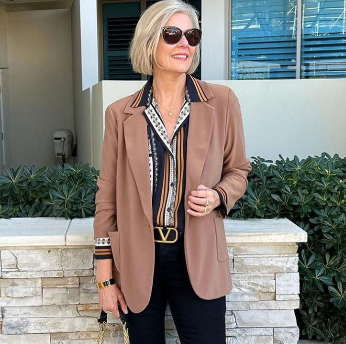 Dame Elegant Blazerjakke med moderne snit og fint materiale Stilla