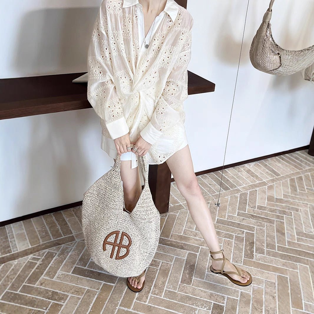 Dame elegant bluse med kunstnerisk broderedesign og tætsiddende snit Stilla