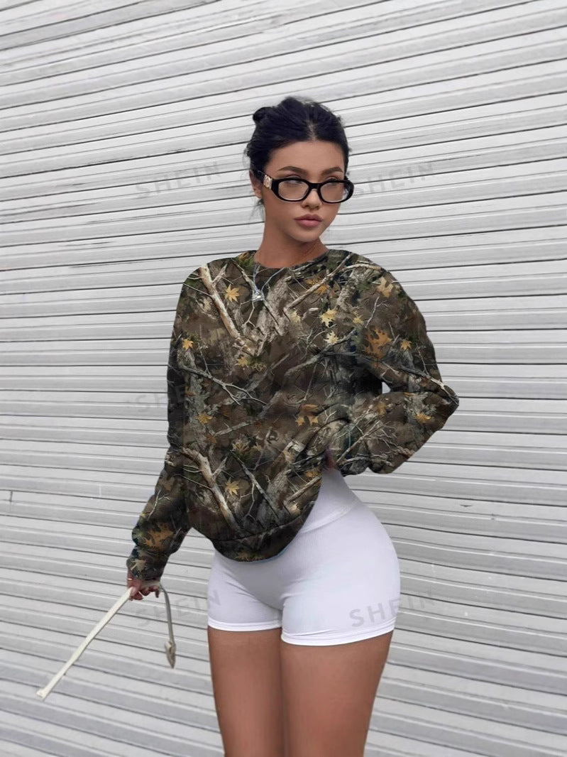 Dame afslappet langærmet skjorte i camouflage-design med V-udskæring Stilla