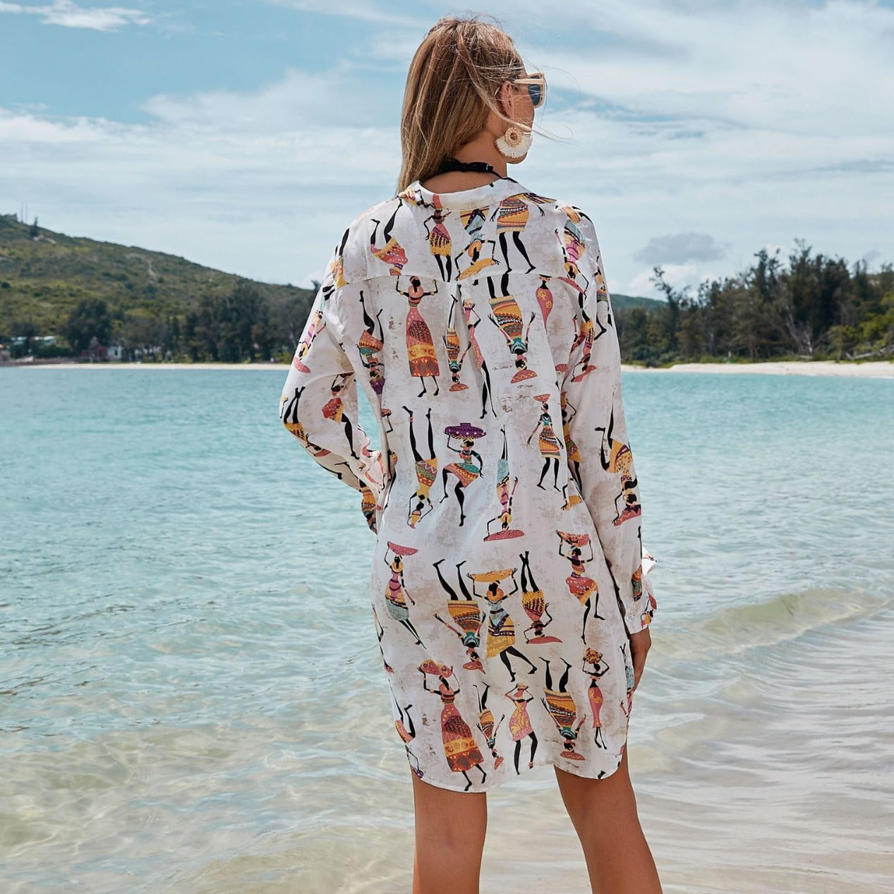 Dame afslappet strandtunika med farverigt motiv Stilla