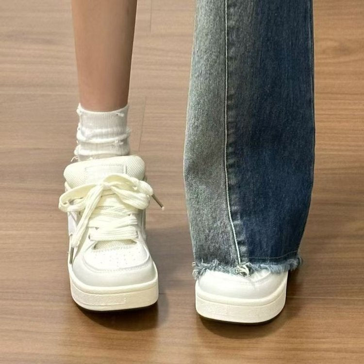 Dame komfortable sneakers i moderne design med tyk sål Stilla