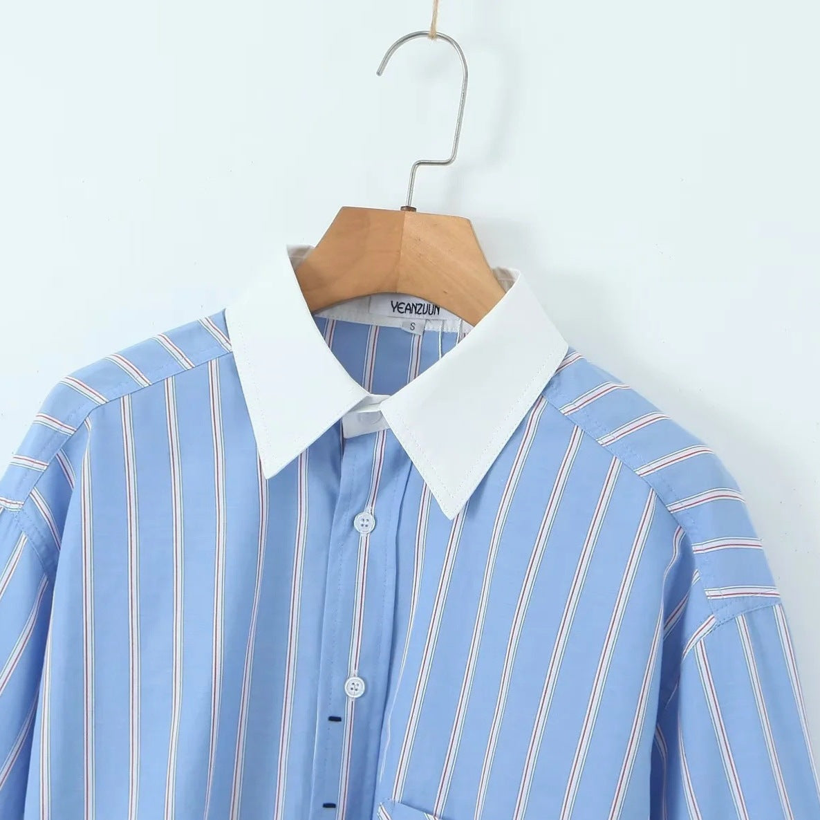 Dame cropped skjorte med bred krave og sidelomme på brystet Stilla