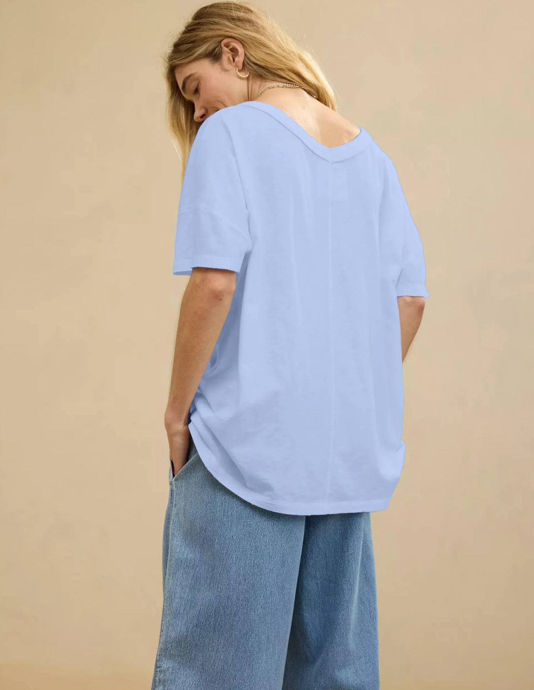 Dame afslappet oversized T-shirt med dyb V-hals Stilla