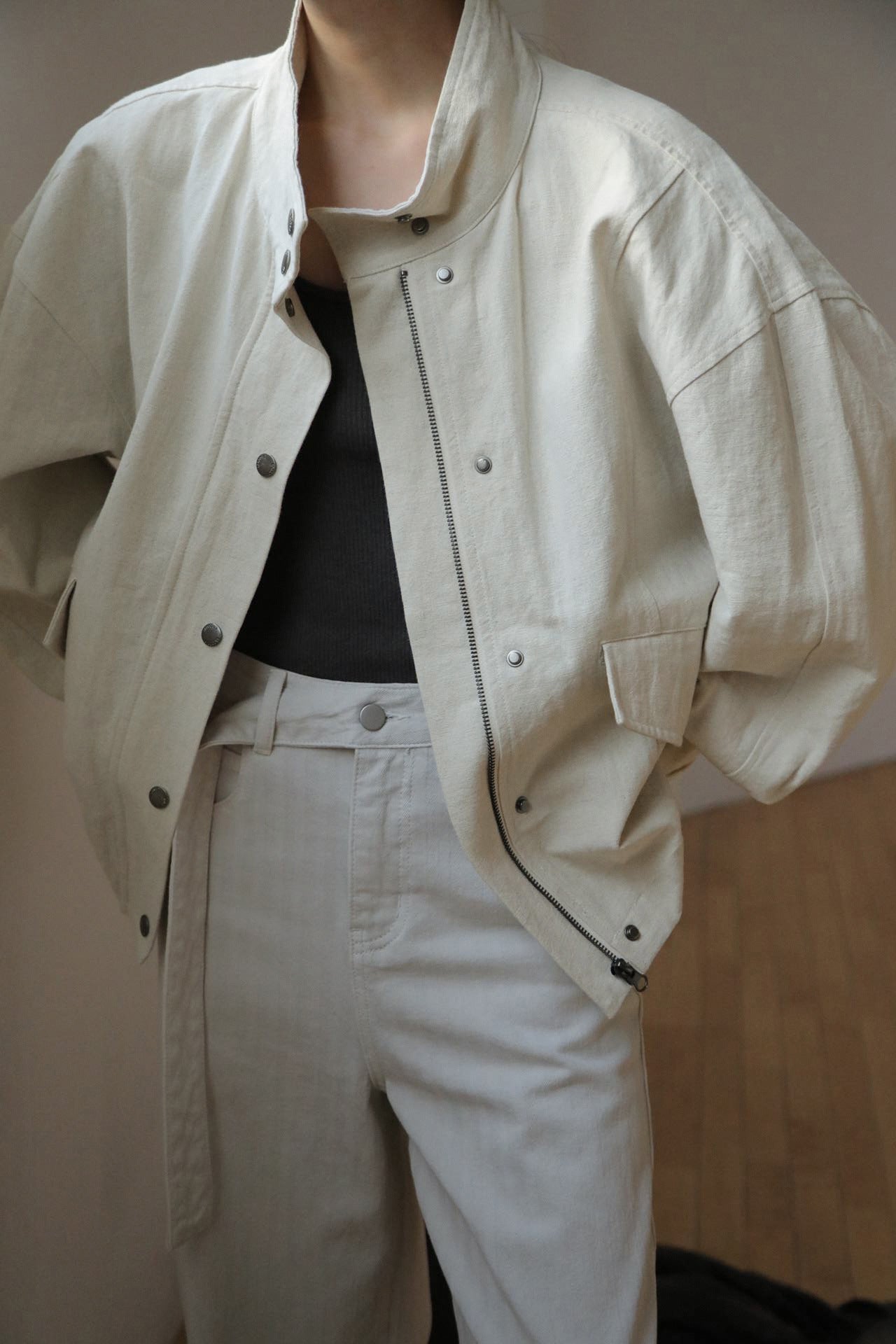 Dame afslappet overshirt-jakke med praktisk lynlås og kvalitetsknapdetaljer Stilla