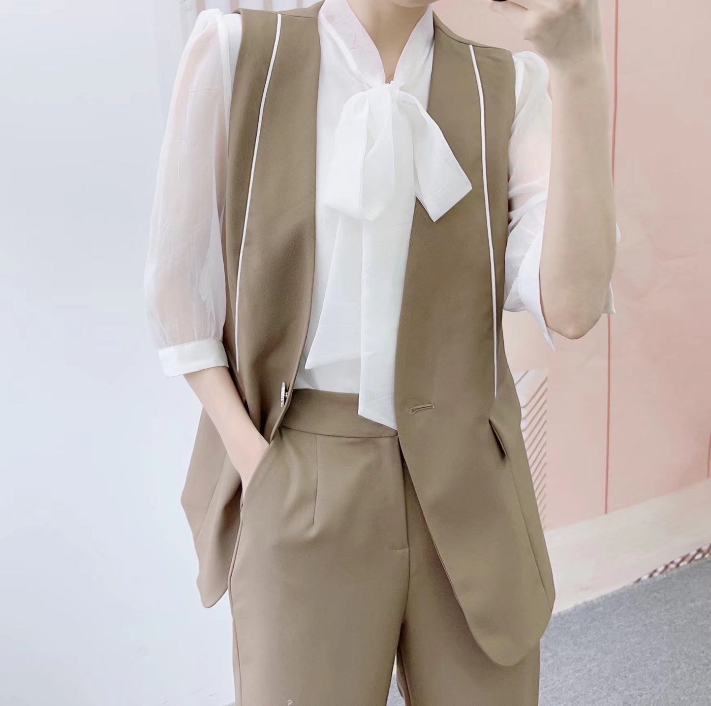 Dame Elegant Blazer-Bukser-Sæt med raffinerede detaljer og moderne snit Stilla