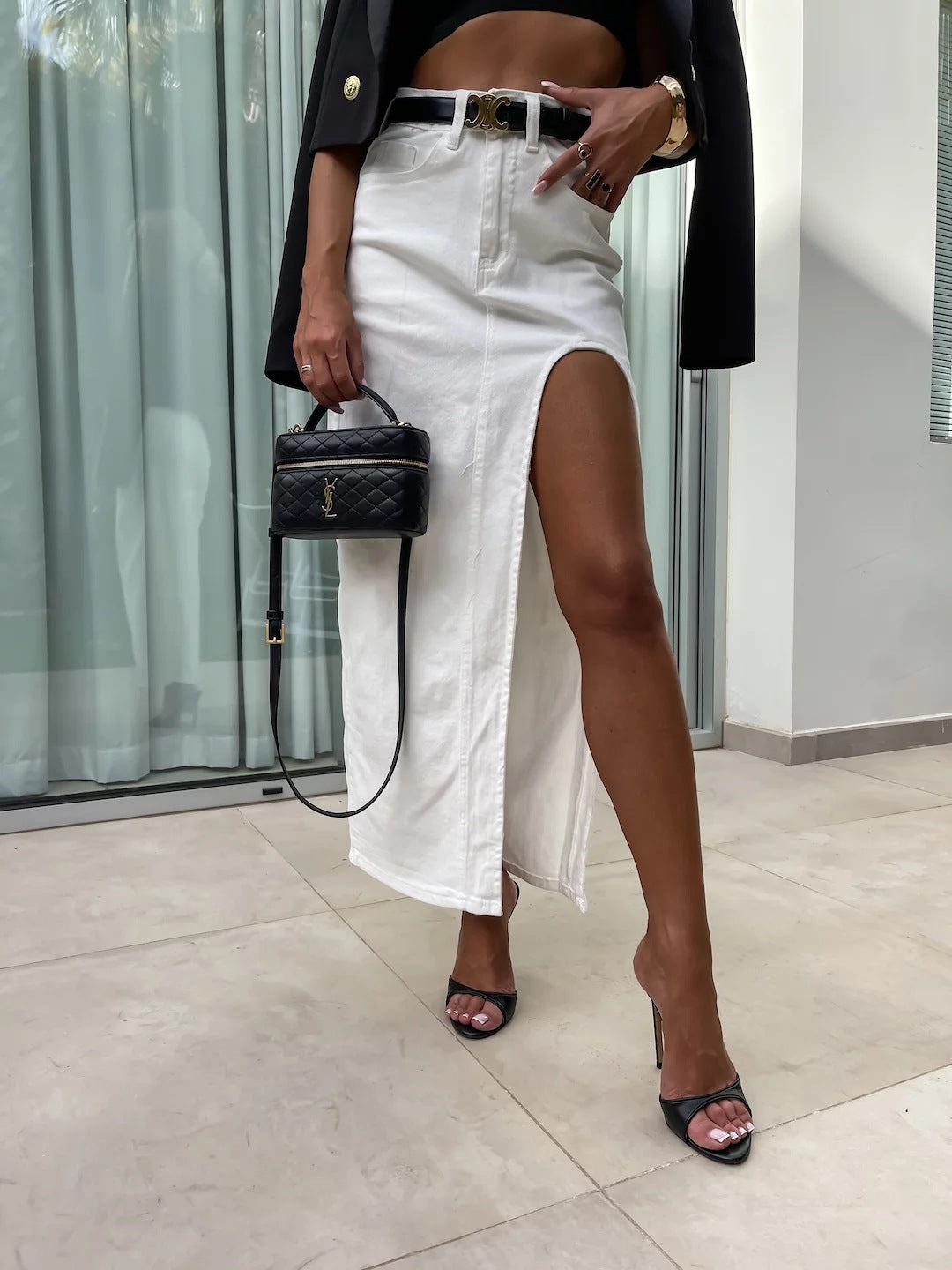 Dame denimnederdel med høj slids og figursyet snit Stilla