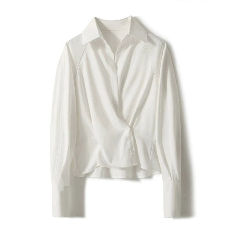 Dame elegant bluse med moderne flæseærmer og asymmetrisk snit Stilla