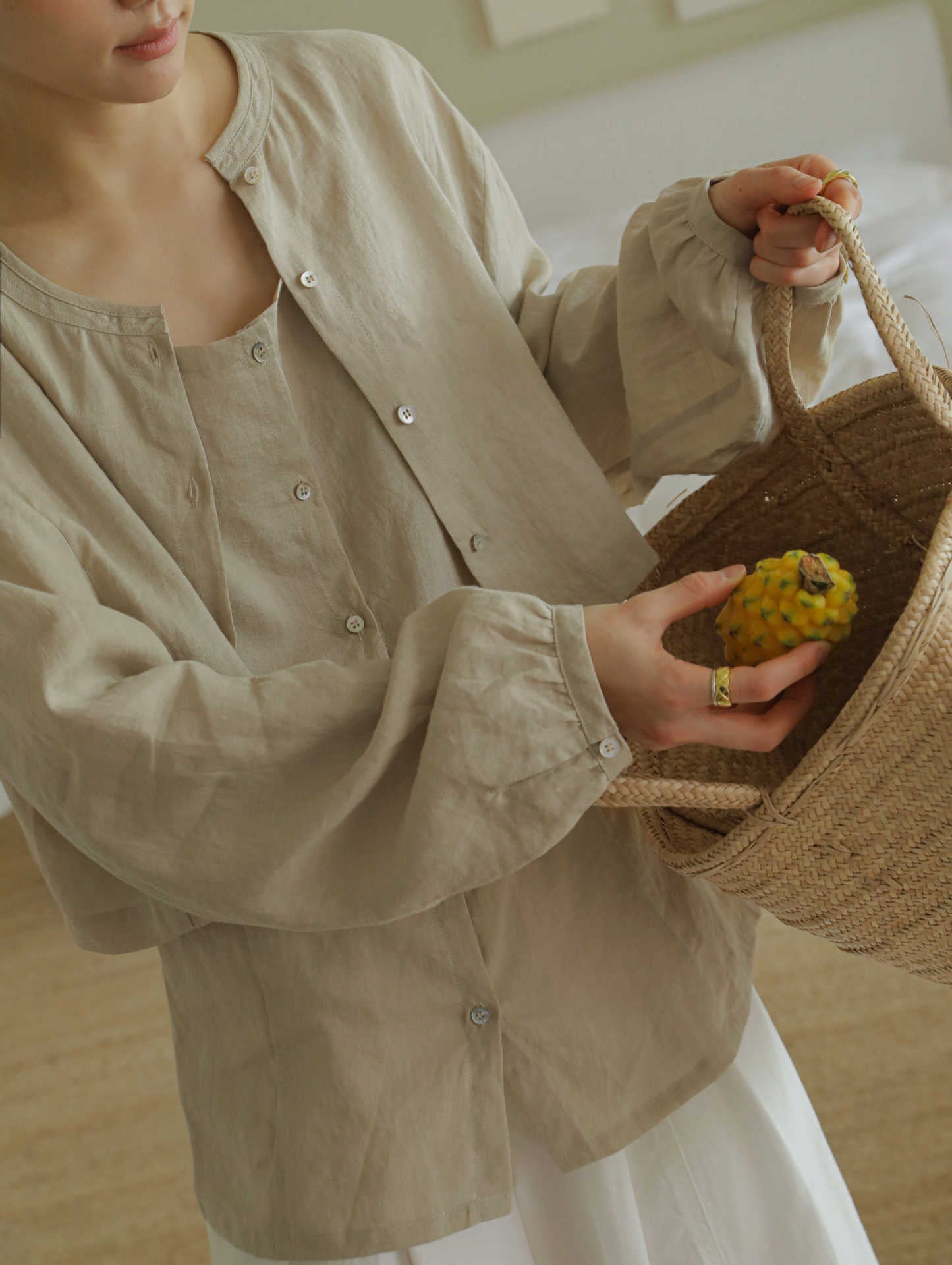 Dame afslappet linnedjakke med knaplukning og voluminøse ærmer Stilla