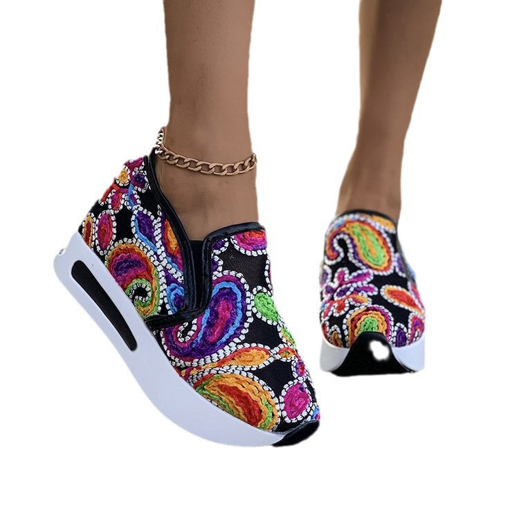 Dame Elastiske Slip-On Sneakers med farverigt mønster og skridsikker sål Stilla