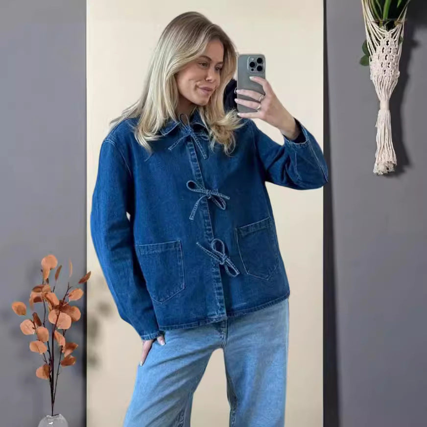 Dame denimjakke med et moderne design og praktiske lommer Stilla