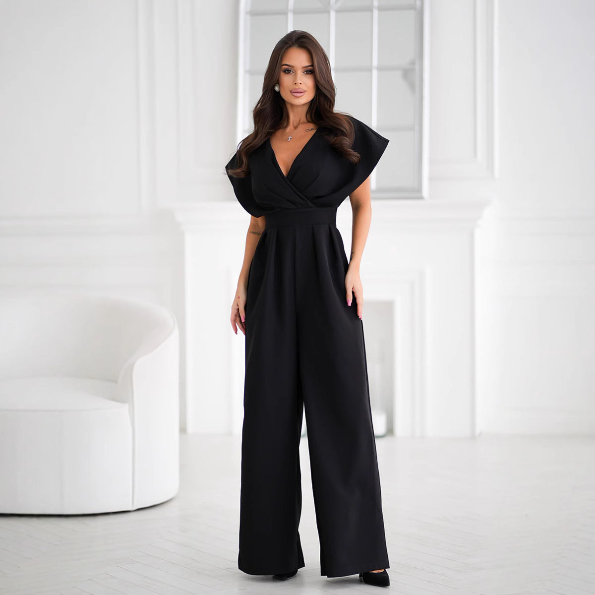 Dame Jumpsuit med elegant V-udskæring og bredt ben Stilla