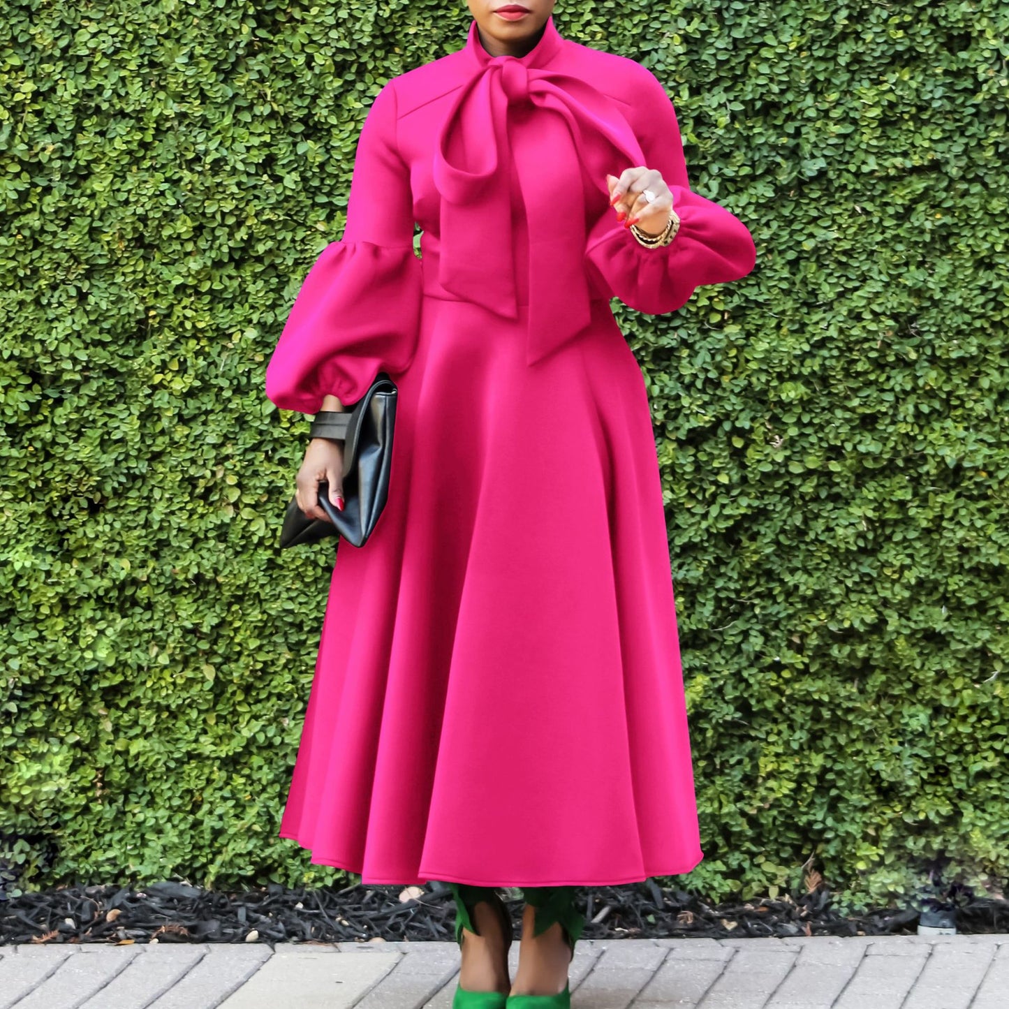 Dame A-linje kjole med generøs sløjfekrave og voluminøse ærmer Stilla