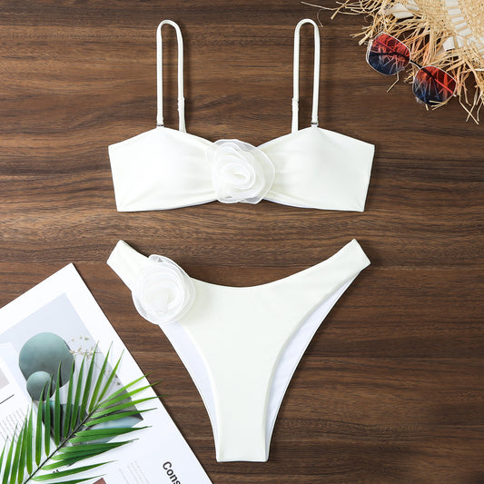 Dame bikini med dekorative blomsterapplikationer Stilla