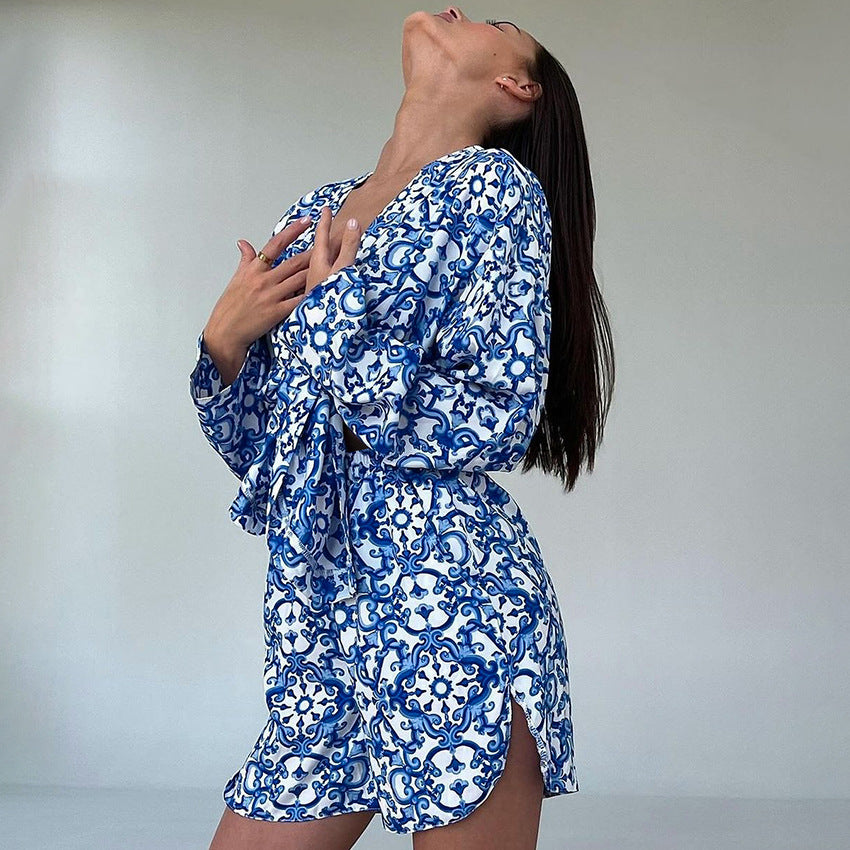 Dame afslappet lounge-sæt med blomstret mønster og centralt binde bælte Stilla