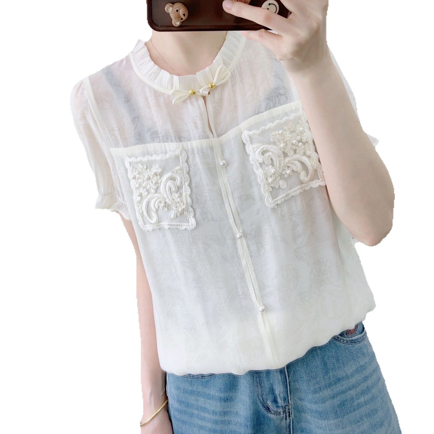 Dame elegant bluse med florale broderier og knapdetalje Stilla