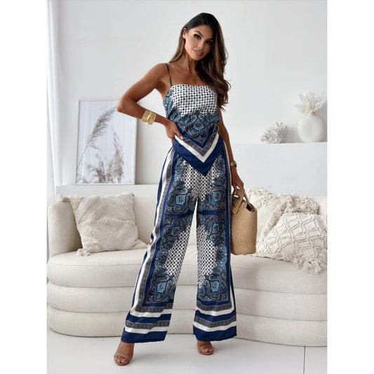 Dame jumpsuit i elegant vidde snit med raffinerede mønstre og stropper Stilla
