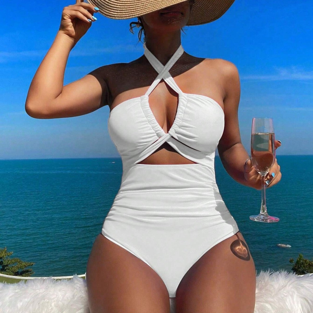 Dame E-piece Badedragt med elegant indviklet design og moderigtigt cut-out Stilla