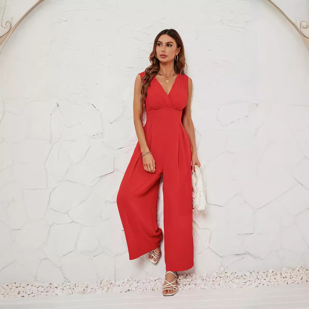 Dame elegant jumpsuit med V-udskæring og sidelommer Stilla