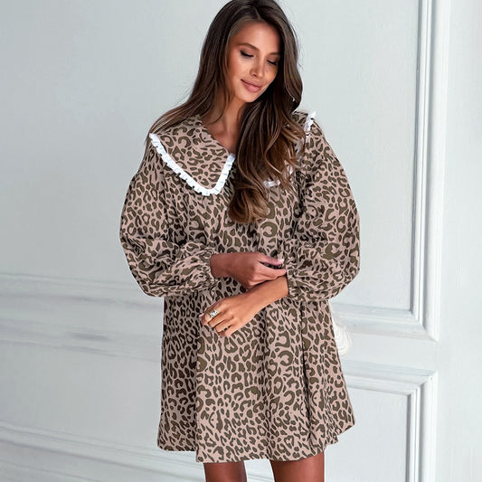 Dame afslappet skjortekjole med voluminøse ærmer og trendet leopardprint Stilla