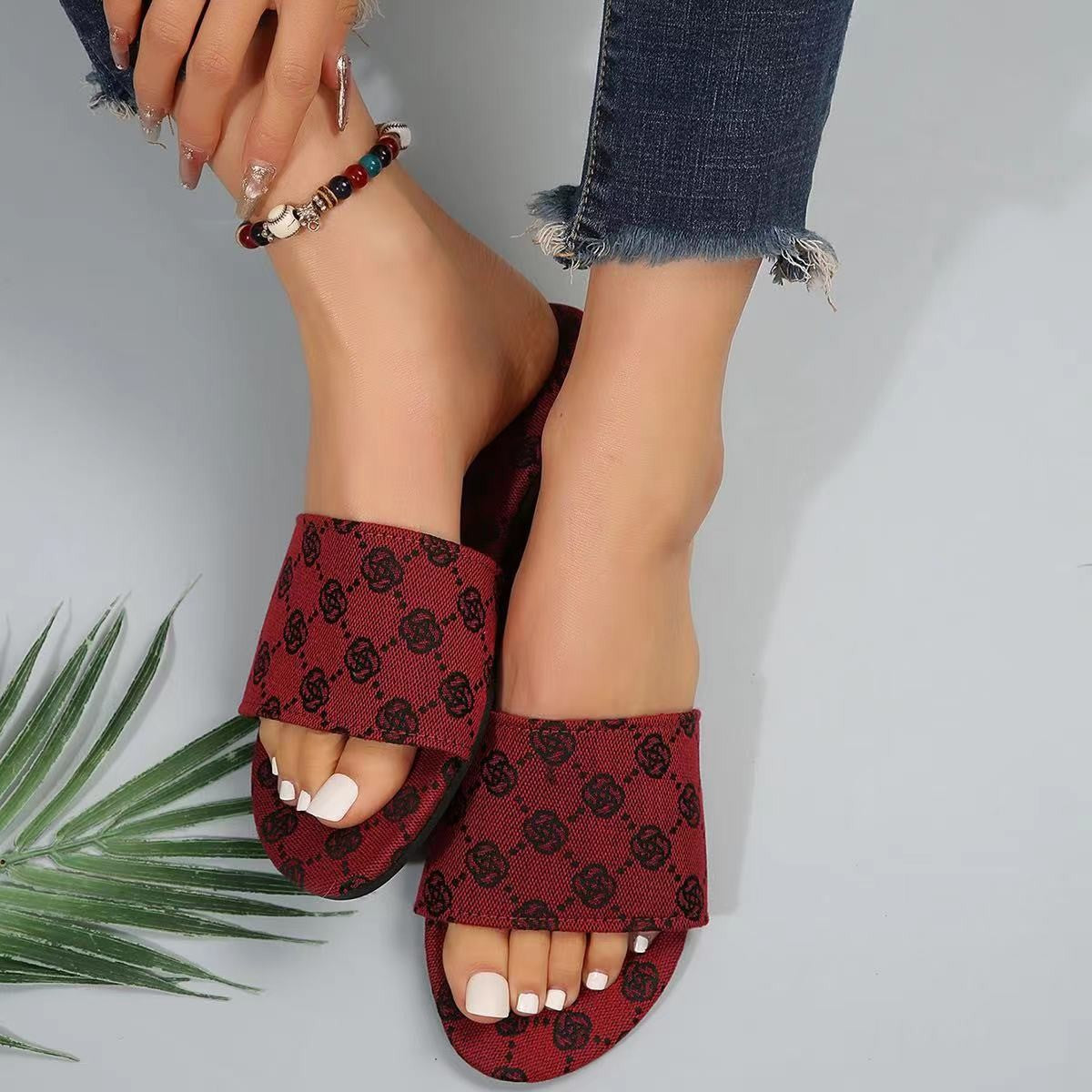 Dame åbne badesandaler med trendy logostik og skridsikker sål Stilla