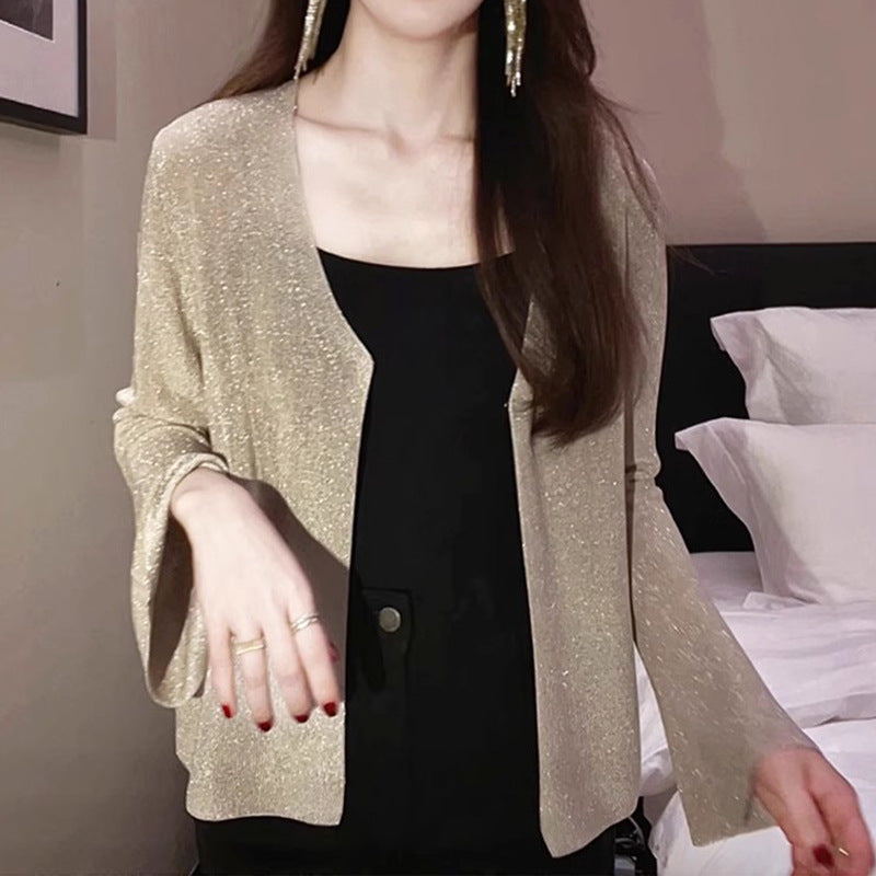 Dame elegant glitrende strikjakke med vidde ærmer og skinnende finish Stilla