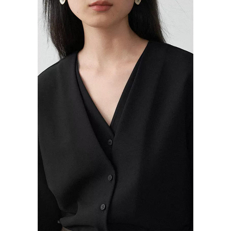Dame elegant bluse med V-udskæring og knapdetaljer Stilla