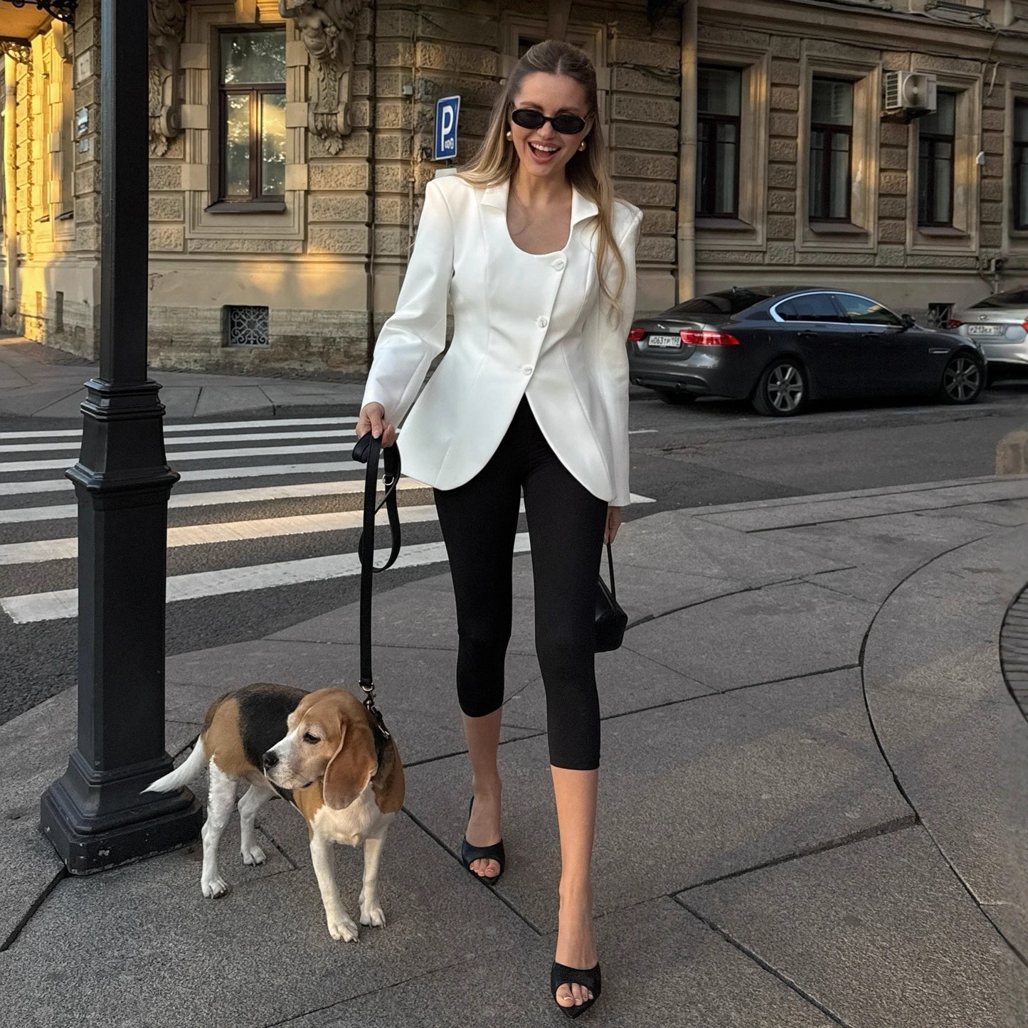 Dame elegant blazerjakke med figursyet snit og moderne knapdetaljer Stilla