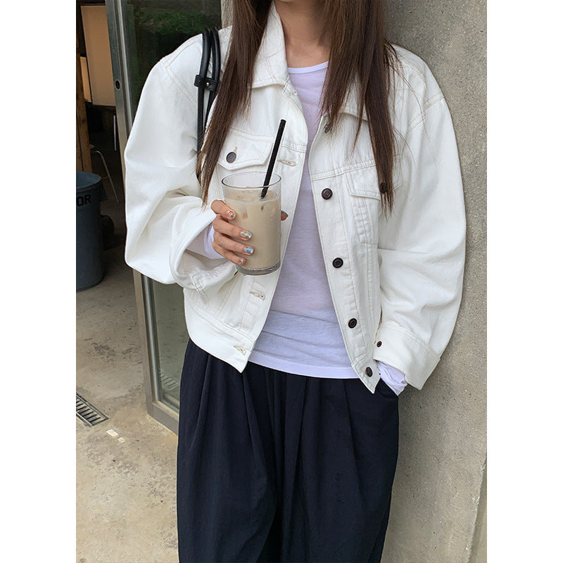 Dame cropped jeansjakke i moderne oversized-snit med dyb krave og påsatte lommer Stilla