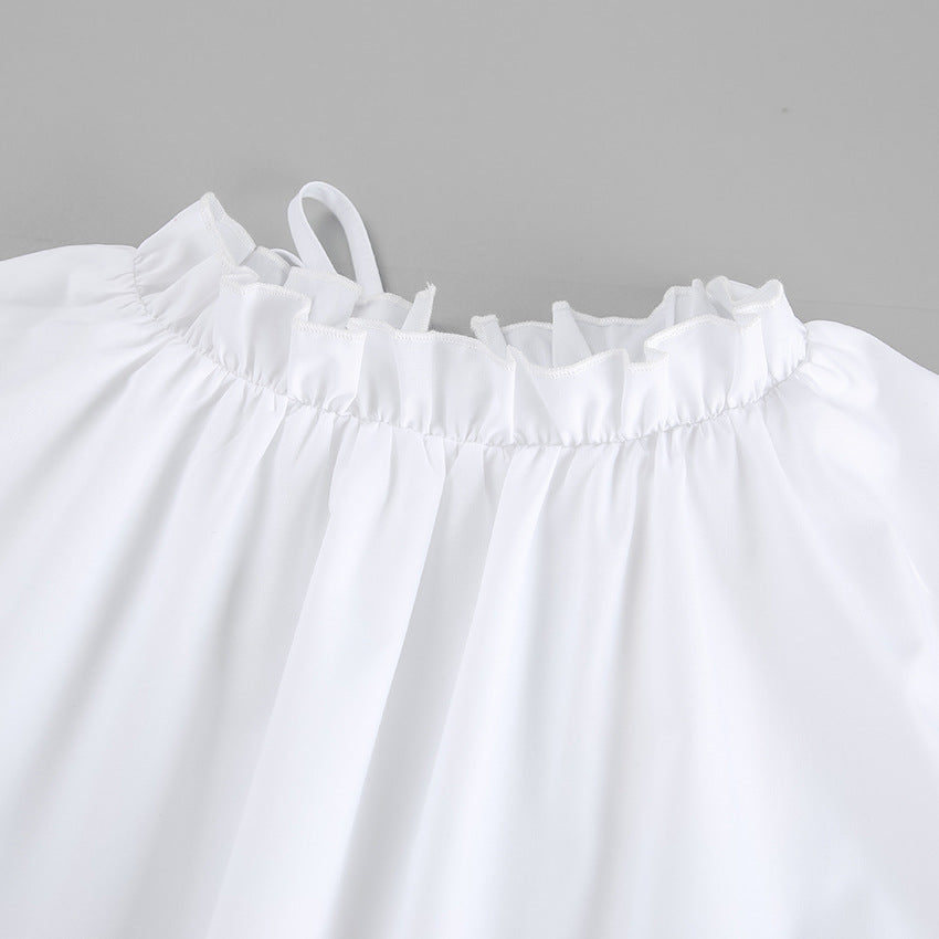 Dame afslappet sommerkjole med voluminøse flæsedetaljer og elegant udskæring Stilla