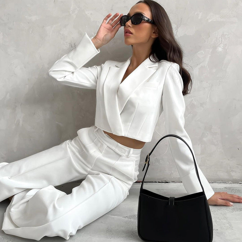 Dame Elegant jakkesæt med figursyet blazer og bredt bukseben Stilla