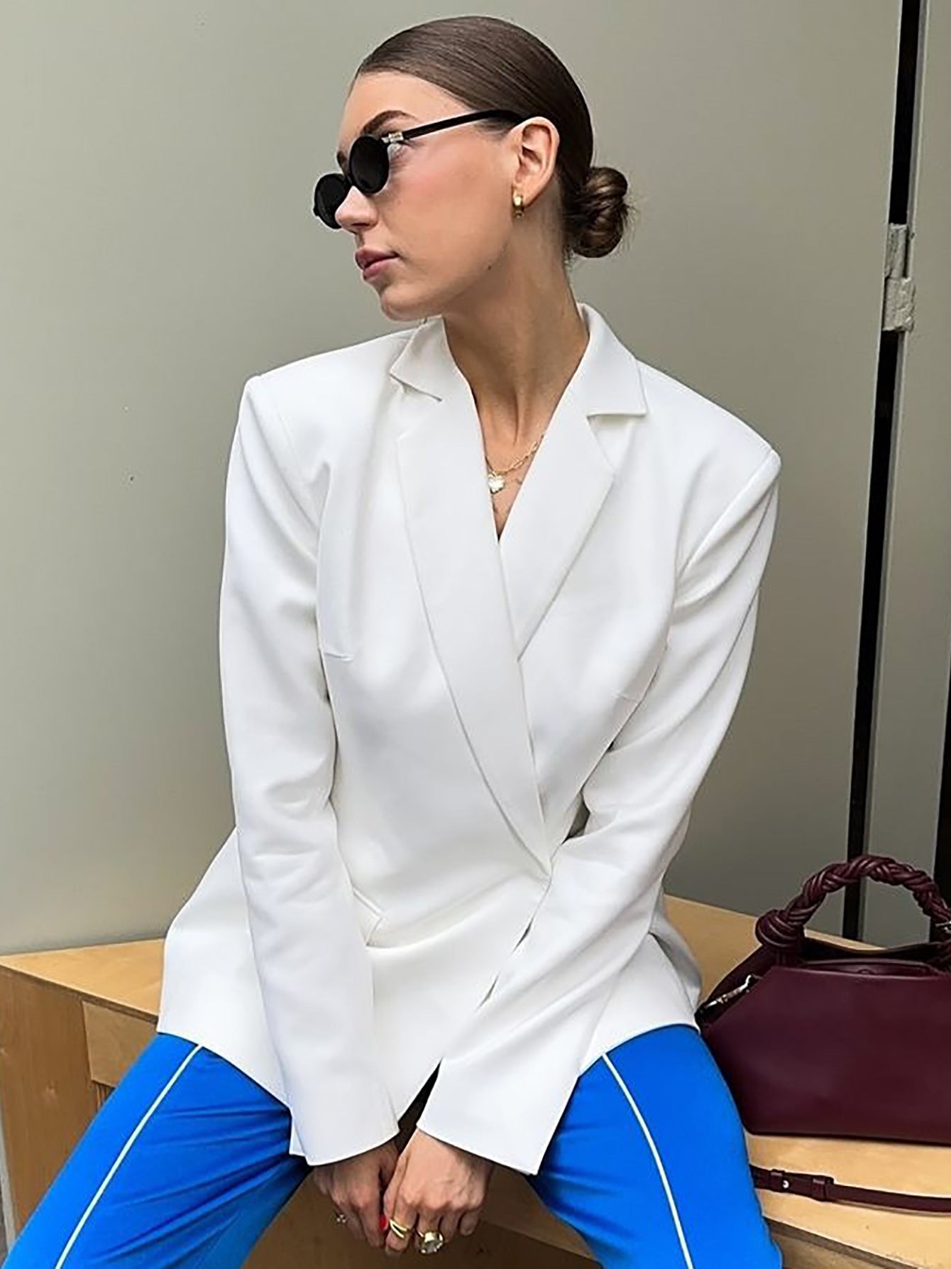 Dame Elegant Blazer med figursyet snit og smart revers Stilla