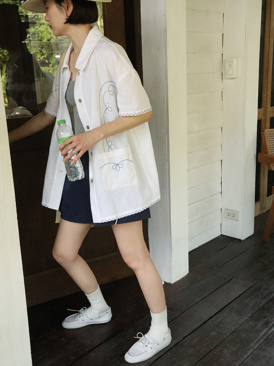 Dame afslappet skjorte med stilfulde broderier og praktisk knaplukning Stilla