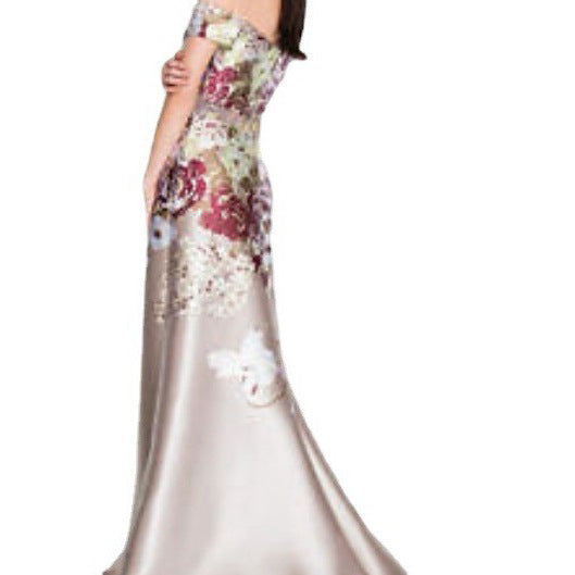 Dame Elegant aftenkjole med asymmetrisk snit og blomsterdesign Stilla