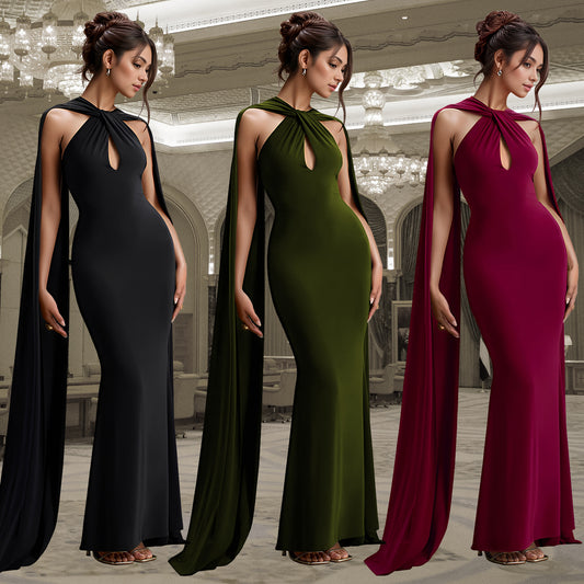 Dame elegant aftenkjole med dyb V-udskæring og flydende kappe Stilla