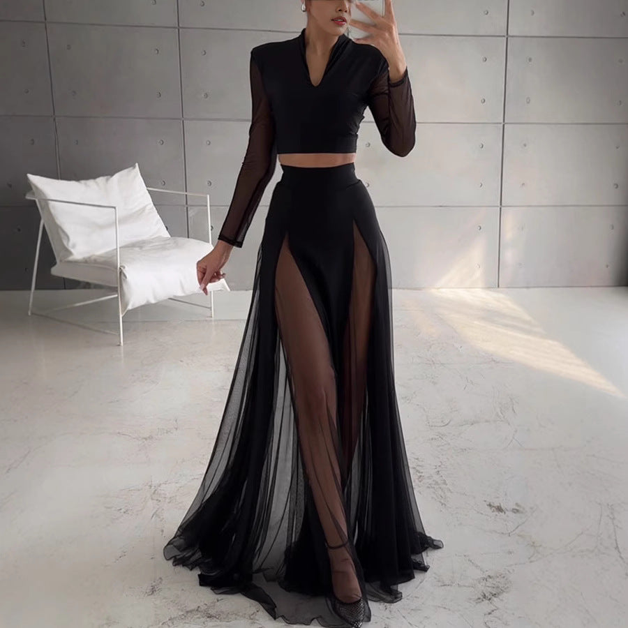 Dame cropped top med transparente lange ærmer og elegant V-udskæring Stiila