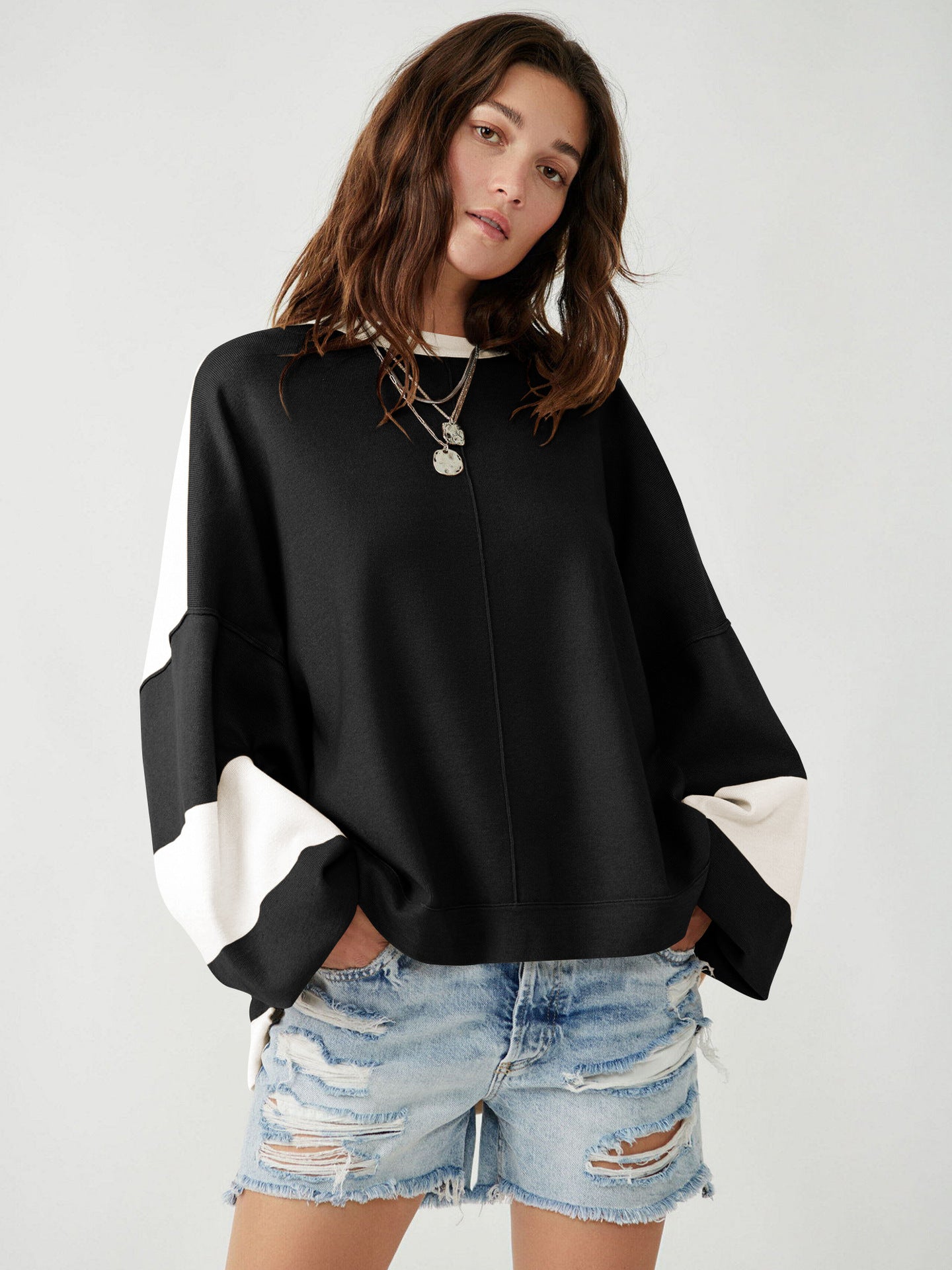 Dame afslappet oversized sweater med moderigtigt farveblokdesign og blødt stof Stilla