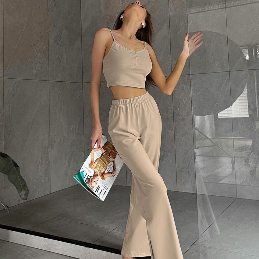 Dame afslappet pyjamassæt med moderne detaljer og åndbare materialer Stilla